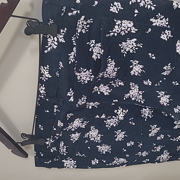 JOE FRESH - Slim jeans with flower pattern - Picture 4 of 5